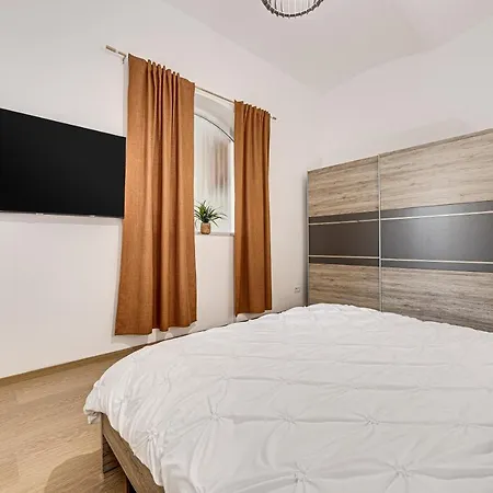 Old Town Luxurious Apartment Arad Exterior photo