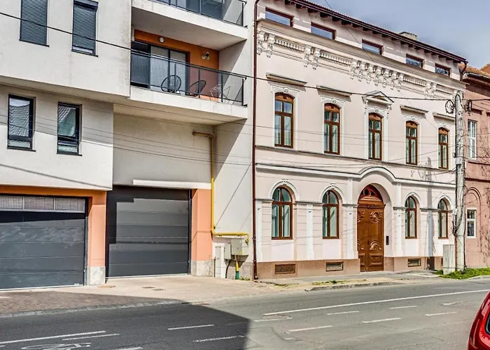 Old Town Luxurious Apartment