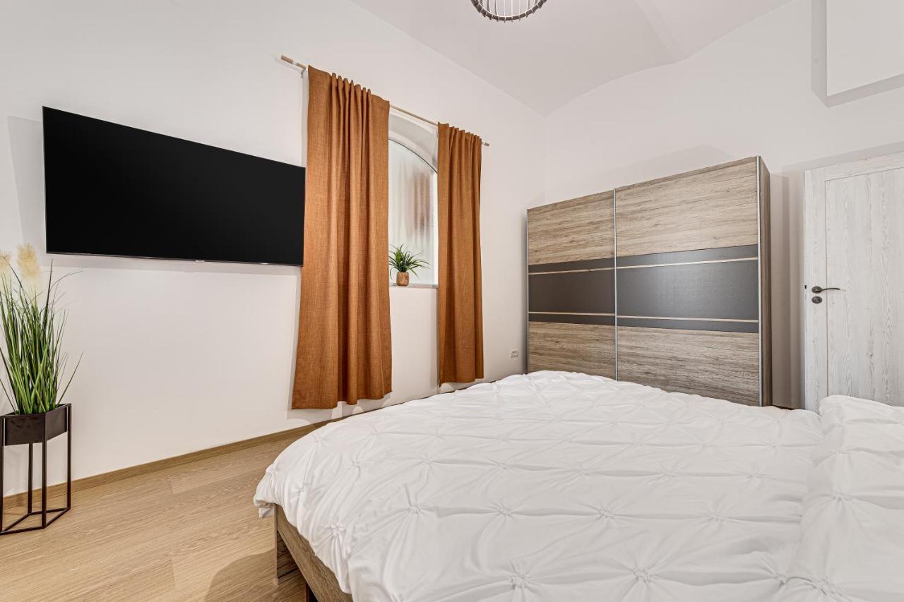 Old Town Luxurious Apartment *